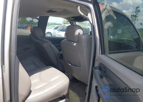 2003 Chevrolet Suburban 1500 Ls из США, поврежденный, VIN 1GNEC16Z43J129065